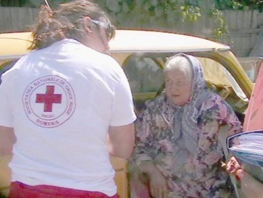 Cursuri de infirmieră prin Crucea Roşie